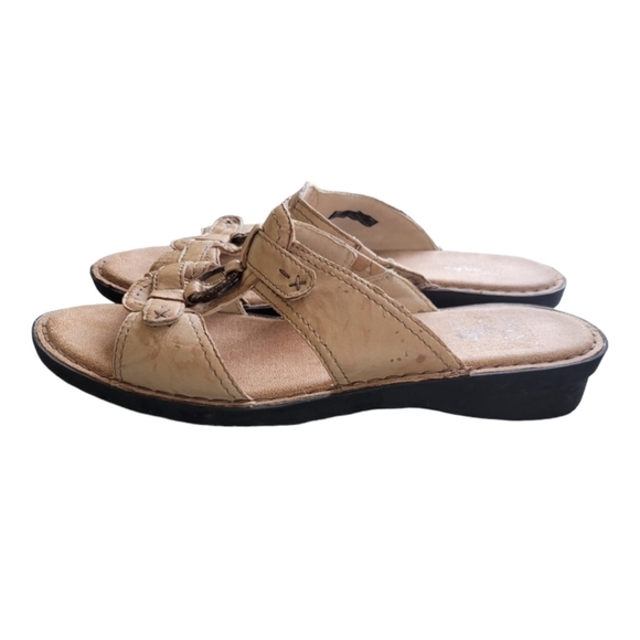 CLARKS Bendables Women's Sz 10 Nikki Peridot Leather T Strap Slide Sandal Tan - Picture 3 of 11